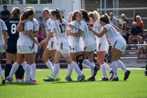 womenssoccer-endicott-team