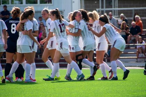 womenssoccer-endicott-team